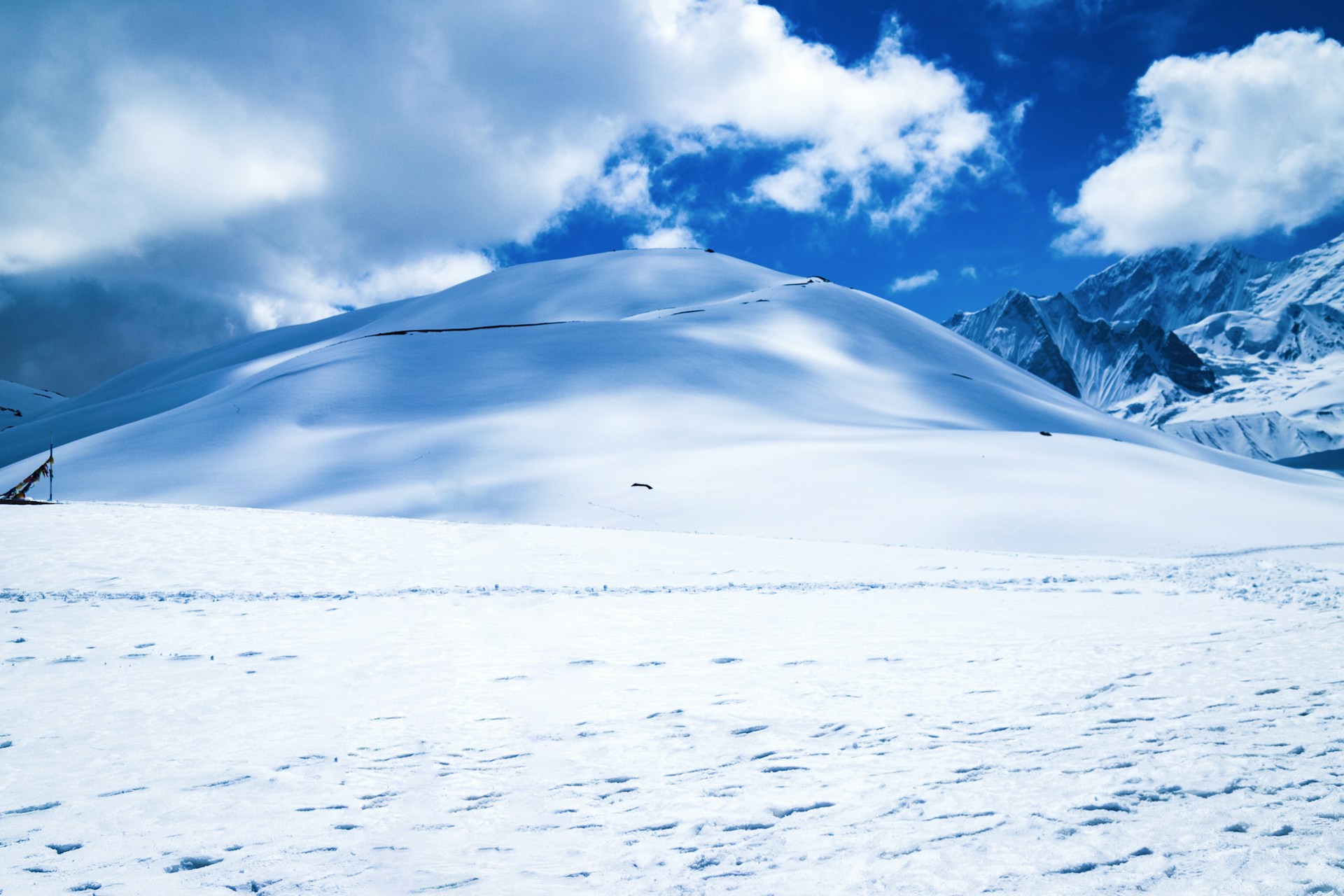 icy-mountains-in-nepal